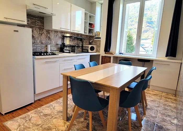 Апартаменты Ilixon - Prives Proche Du Centre De Luchon, Parking, Billard, Jardin *