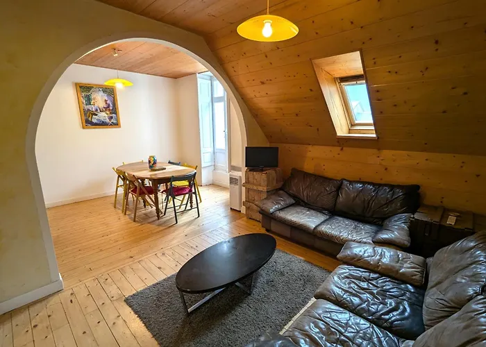 Апартаменты Ilixon - Prives Proche Du Centre De Luchon, Parking, Billard, Jardin