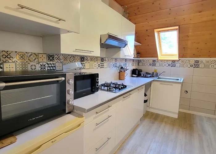 Апартаменты Ilixon - Prives Proche Du Centre De Luchon, Parking, Billard, Jardin *