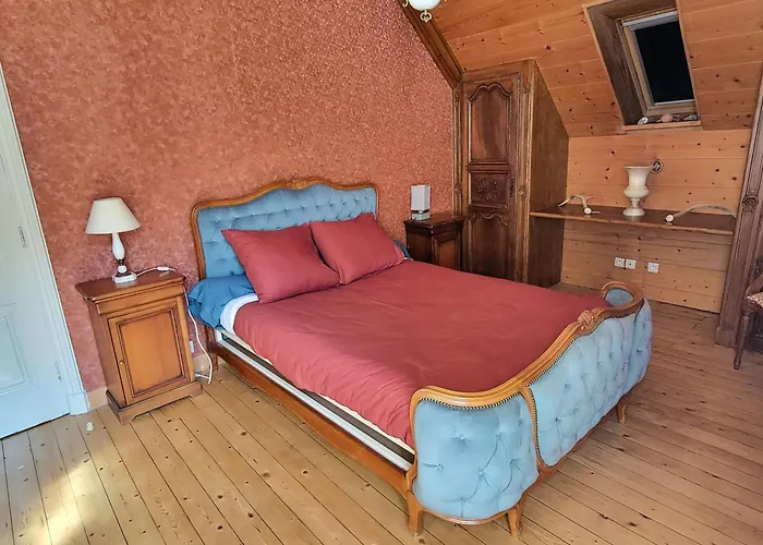 Апартаменты Ilixon - Prives Proche Du Centre De Luchon, Parking, Billard, Jardin *